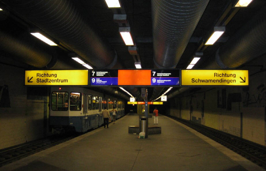 Tramstation Schrlistrasse Zrich-Schwamendingen. VBZ Zri Linie.